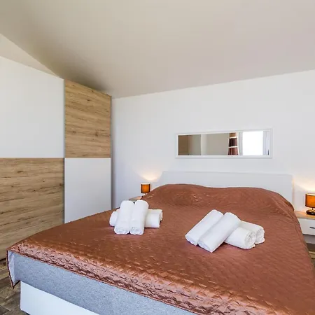 2 Bedroom Cozy In Sveta Jelena * Martina