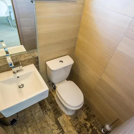 2 Bedroom Cozy In Sveta Jelena Holiday home Martina