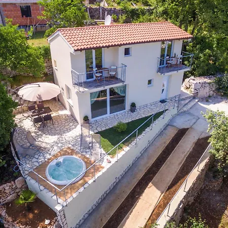 2 Bedroom Cozy In Sveta Jelena Martina